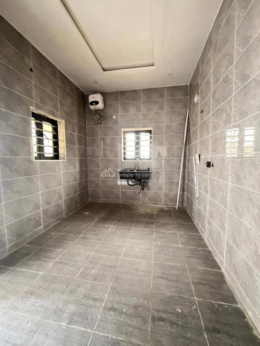 3 Beds  Detached Bungalow  4 Parking, Apo, Abuja, Detached Bungalow for Sale