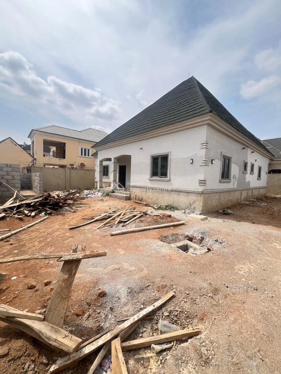 3 Beds  Detached Bungalow  4 Parking, Apo, Abuja, Detached Bungalow for Sale