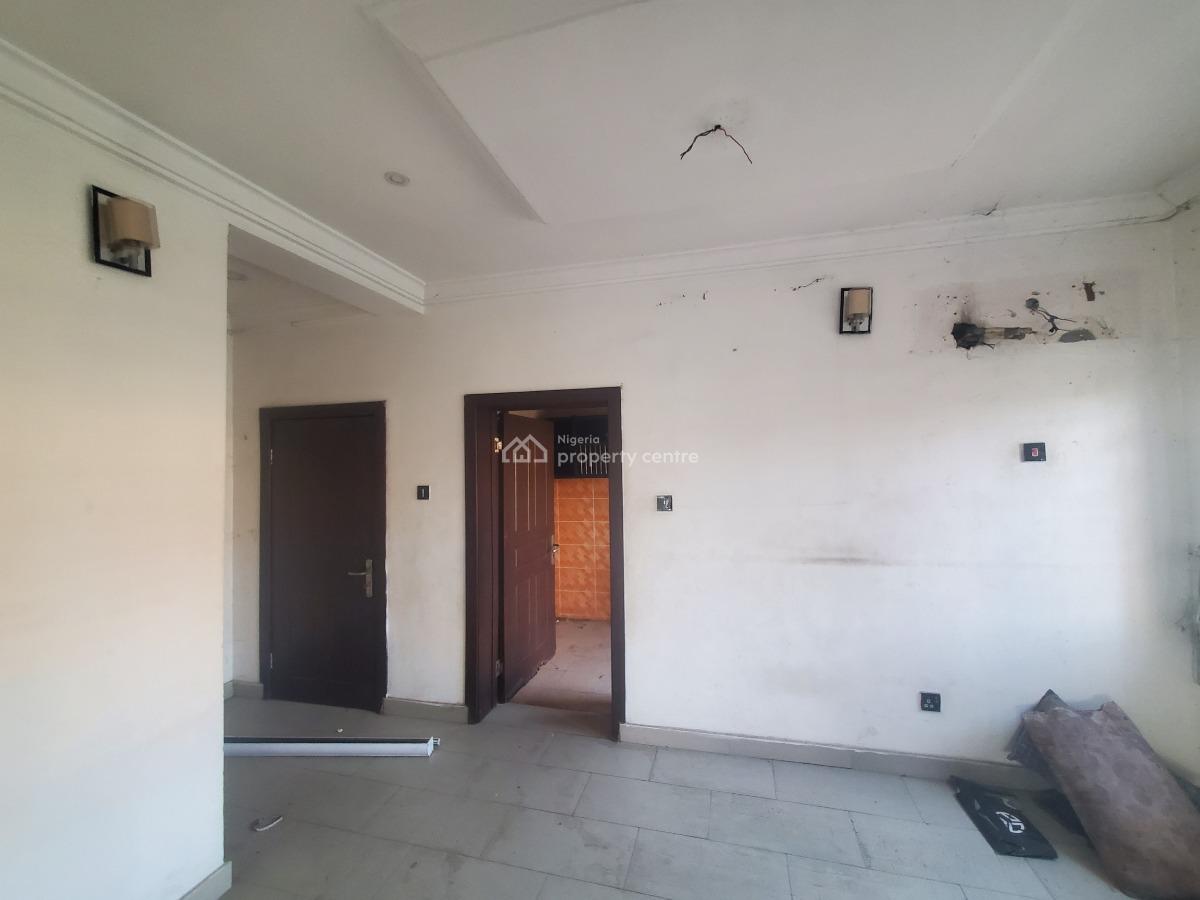 Well Maintained 2-bedroom Apartment, Lbs, Olokonla, Ajah, Lagos, Flat / Apartment for Rent