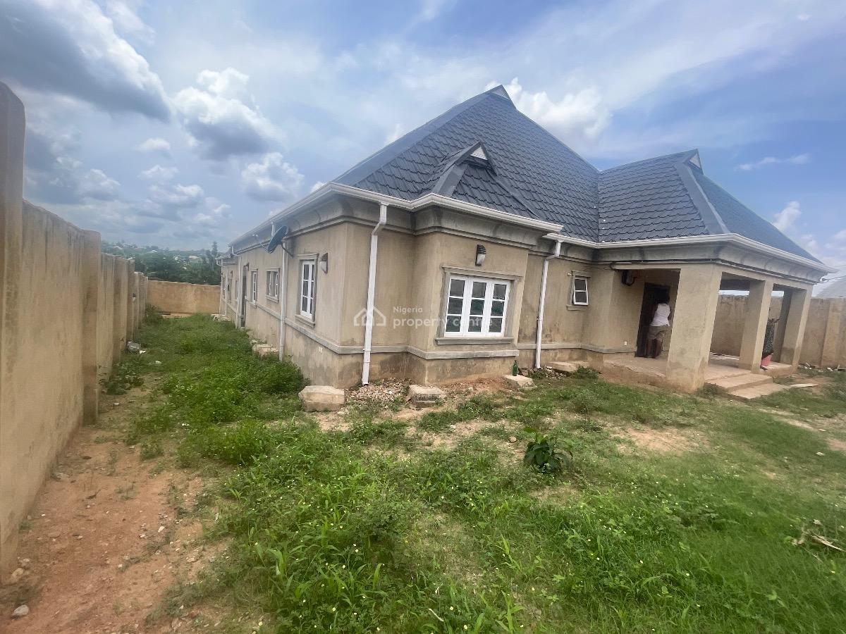 Five(5) Bedroom Bungalow in Abeokuta, Opposite Paramount Fm, Sagamu-abeokuta Expressway, Toolu, Abeokuta, Abeokuta South, Ogun, Detached Bungalow for Sale
