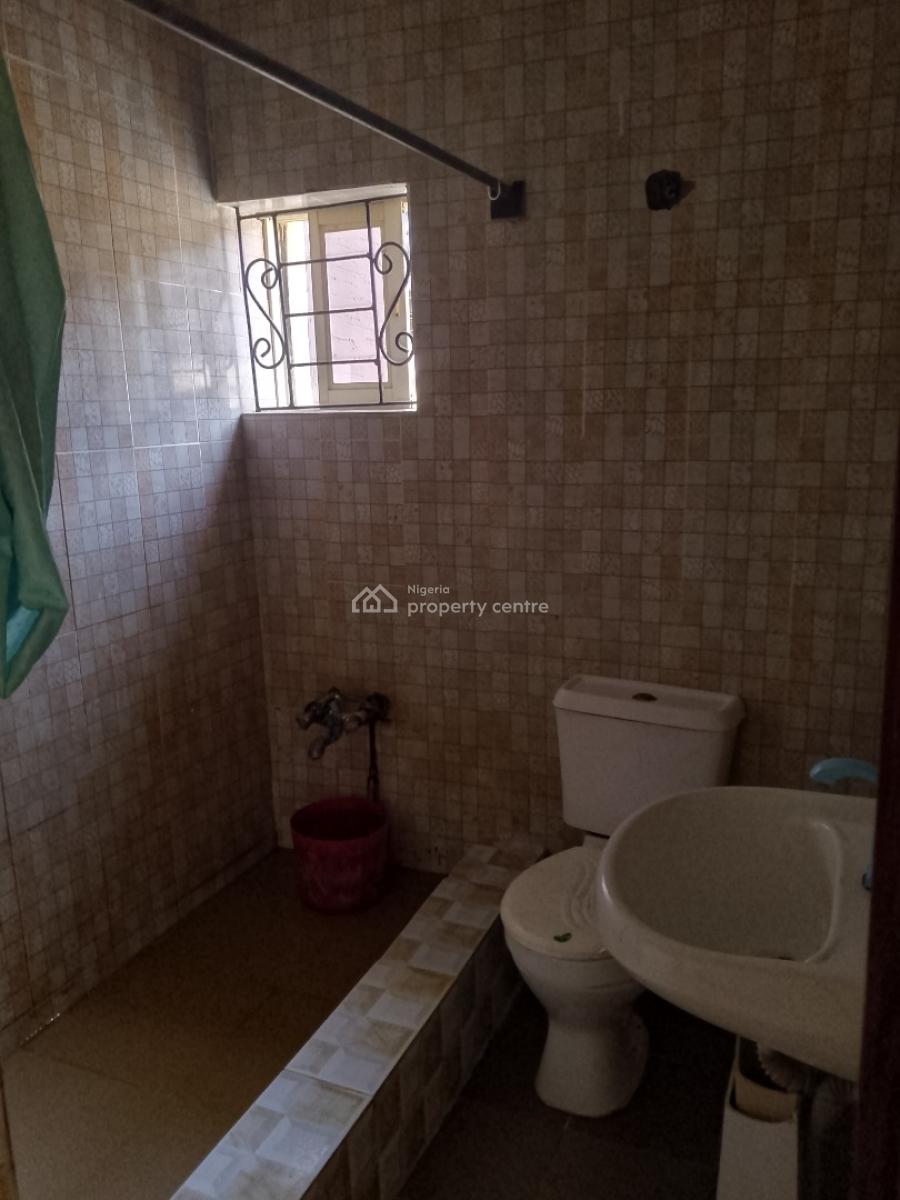 Very Spacious and Neat 3 Bedrooms Flat, Lekki County, Lekki, Lagos, Flat / Apartment for Rent
