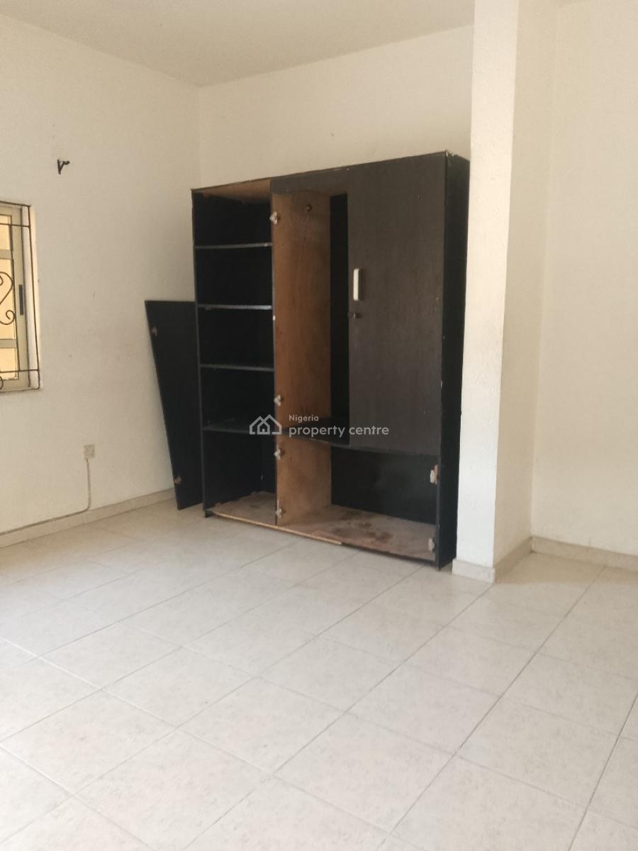 Very Spacious and Neat 3 Bedrooms Flat, Lekki County, Lekki, Lagos, Flat / Apartment for Rent