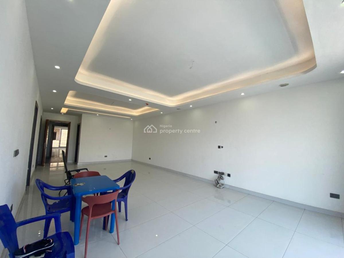 Spacious 2 Bedrooms Apartment, Lekki Phase 1, Lekki, Lagos, Flat / Apartment for Sale