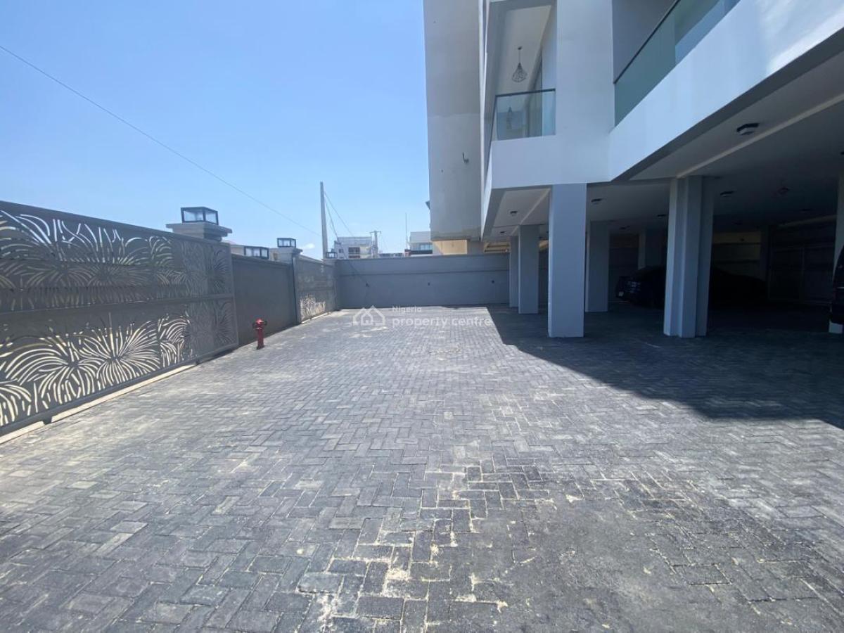 Spacious 2 Bedrooms Apartment, Lekki Phase 1, Lekki, Lagos, Flat / Apartment for Sale