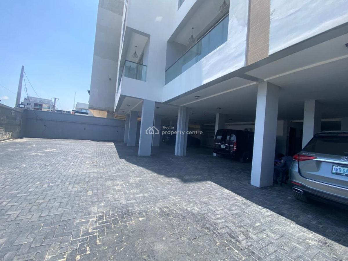 Spacious 2 Bedrooms Apartment, Lekki Phase 1, Lekki, Lagos, Flat / Apartment for Sale