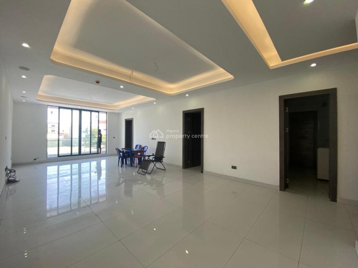 Spacious 2 Bedrooms Apartment, Lekki Phase 1, Lekki, Lagos, Flat / Apartment for Sale