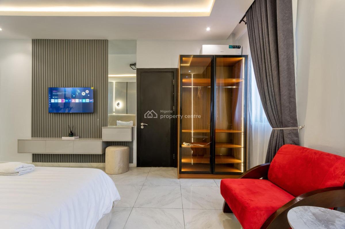 Luxury 2bedroom with Ps5, Snooker, Elevator & Pool, Lekki Phase 1, Lekki, Lagos, Flat / Apartment Short Let