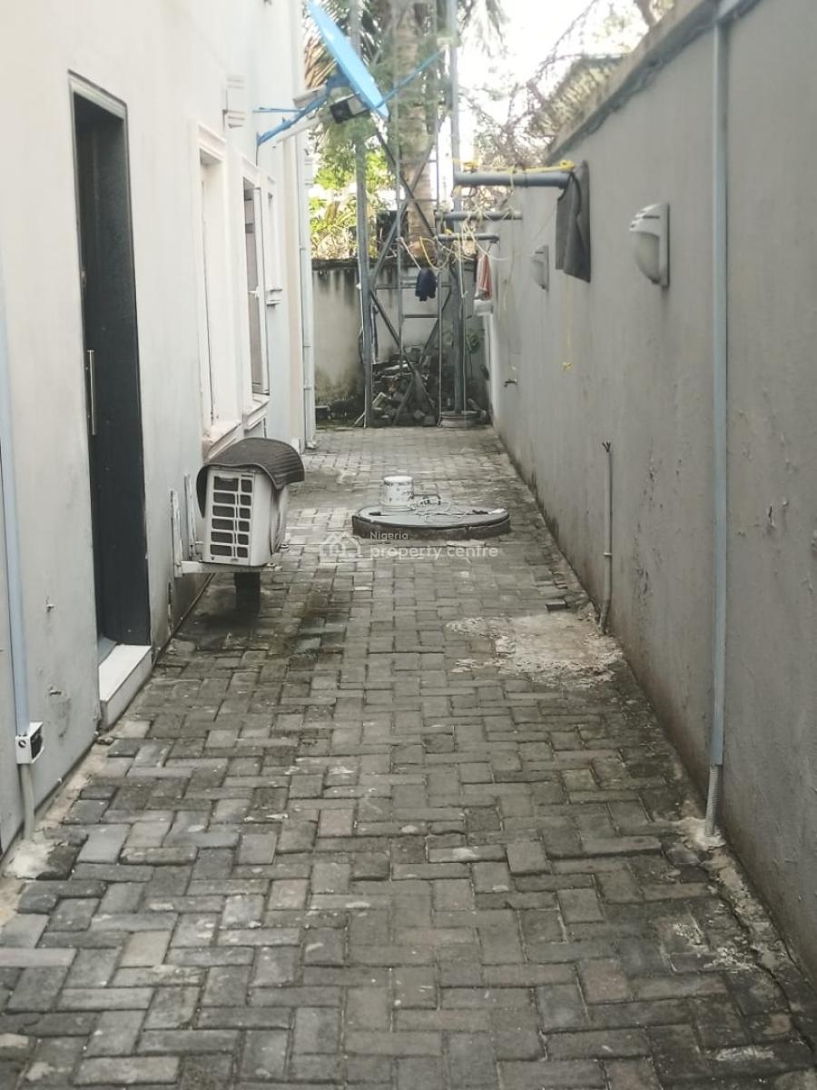 Executive 2 Bedroom Apartment (6 Units in The Compound), Off Admiralty Way, Lekki Phase 1, Lekki, Lagos, Flat / Apartment for Rent