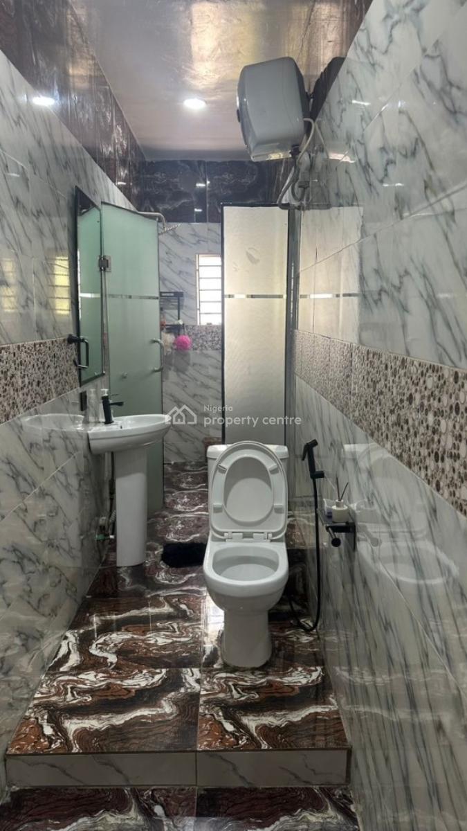 Spacious Masters Bedroom, Ikate Elegushi, Lekki, Lagos, Flat / Apartment for Rent