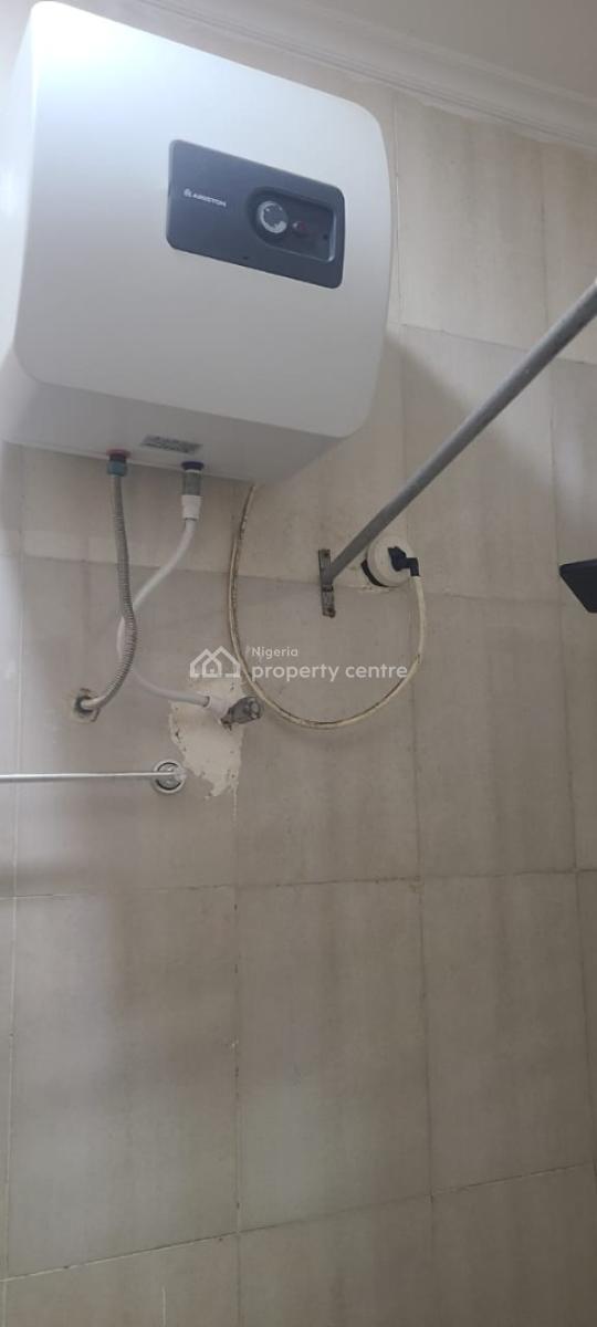 Spacious Self-contained Bq, Chevron Drive, Lekki, Lagos, Self Contain (single Rooms) for Rent