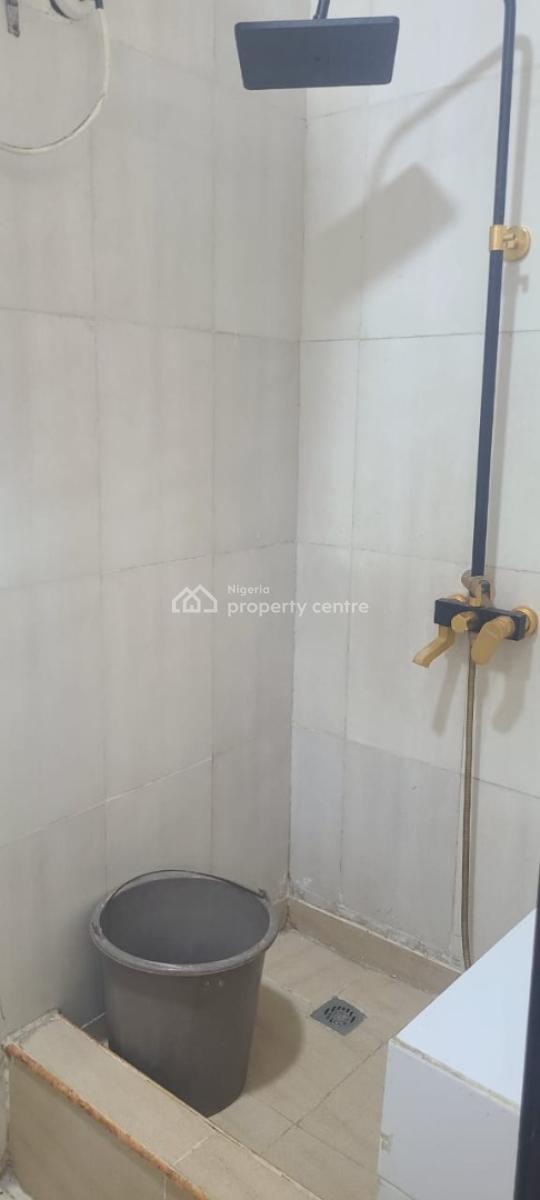 Spacious Self-contained Bq, Chevron Drive, Lekki, Lagos, Self Contain (single Rooms) for Rent