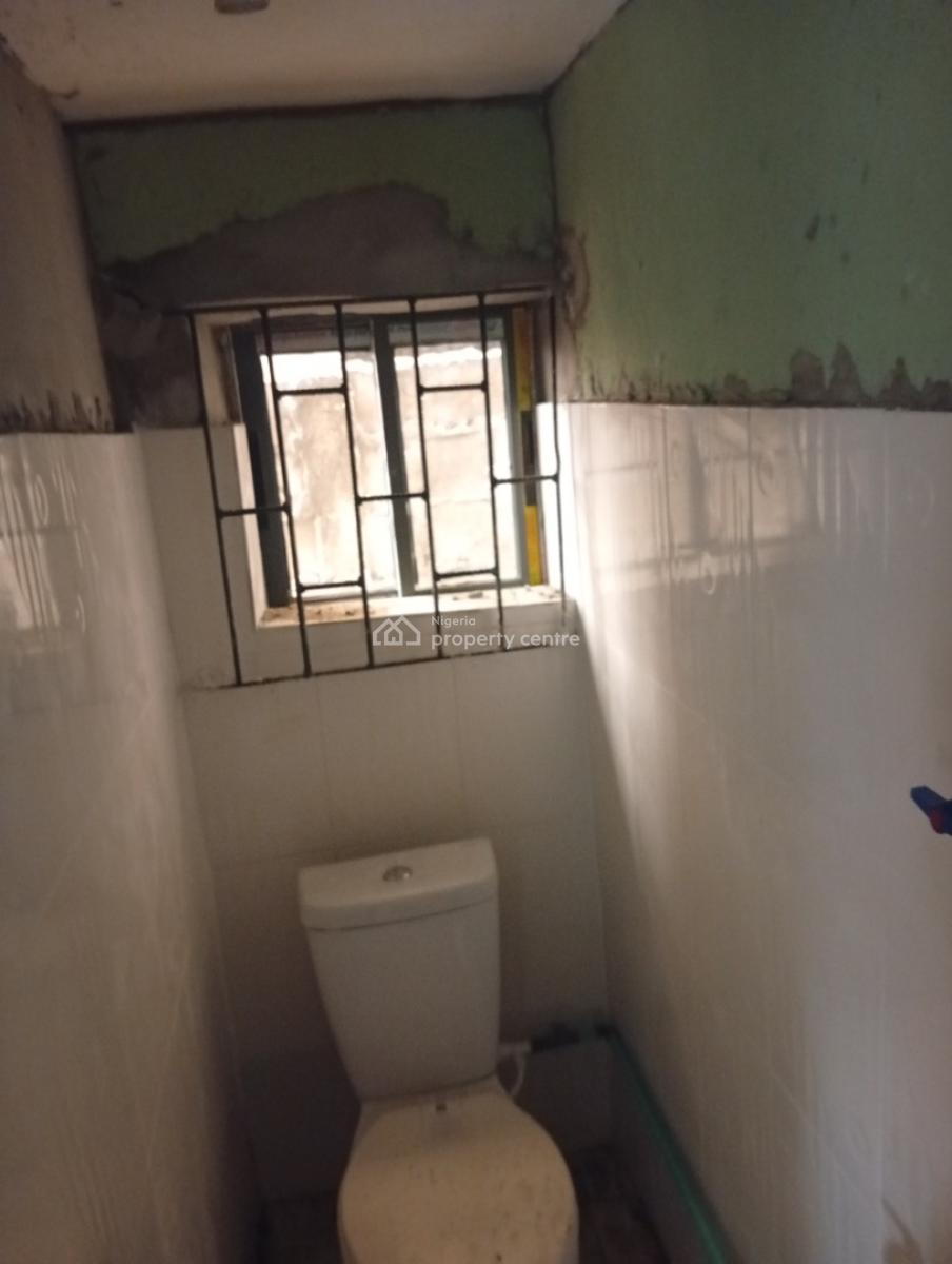 Room Self Contain, Off Oshiforlarin Street, Akoka, Yaba, Lagos, Self Contain (single Rooms) for Rent