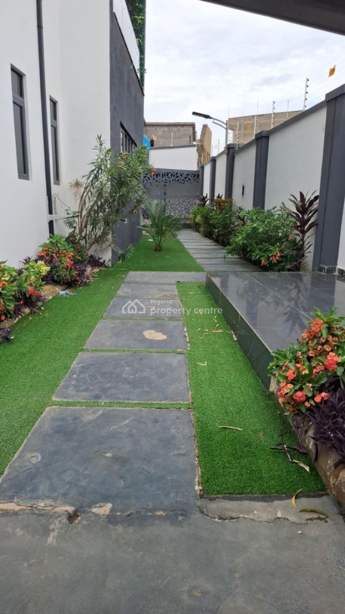 Newly Built 6 Bedroom Smart Maisonette Guest Chalet, Nice Location at Guzape, Guzape District, Abuja, Detached Duplex for Sale