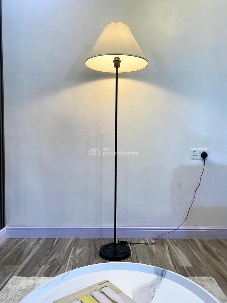 Luxury 1 Bedroom Apartment with Housekeeping and 24hours Power Supply, Refrigerator, Netflix, Yaba, Lagos, Flat / Apartment Short Let