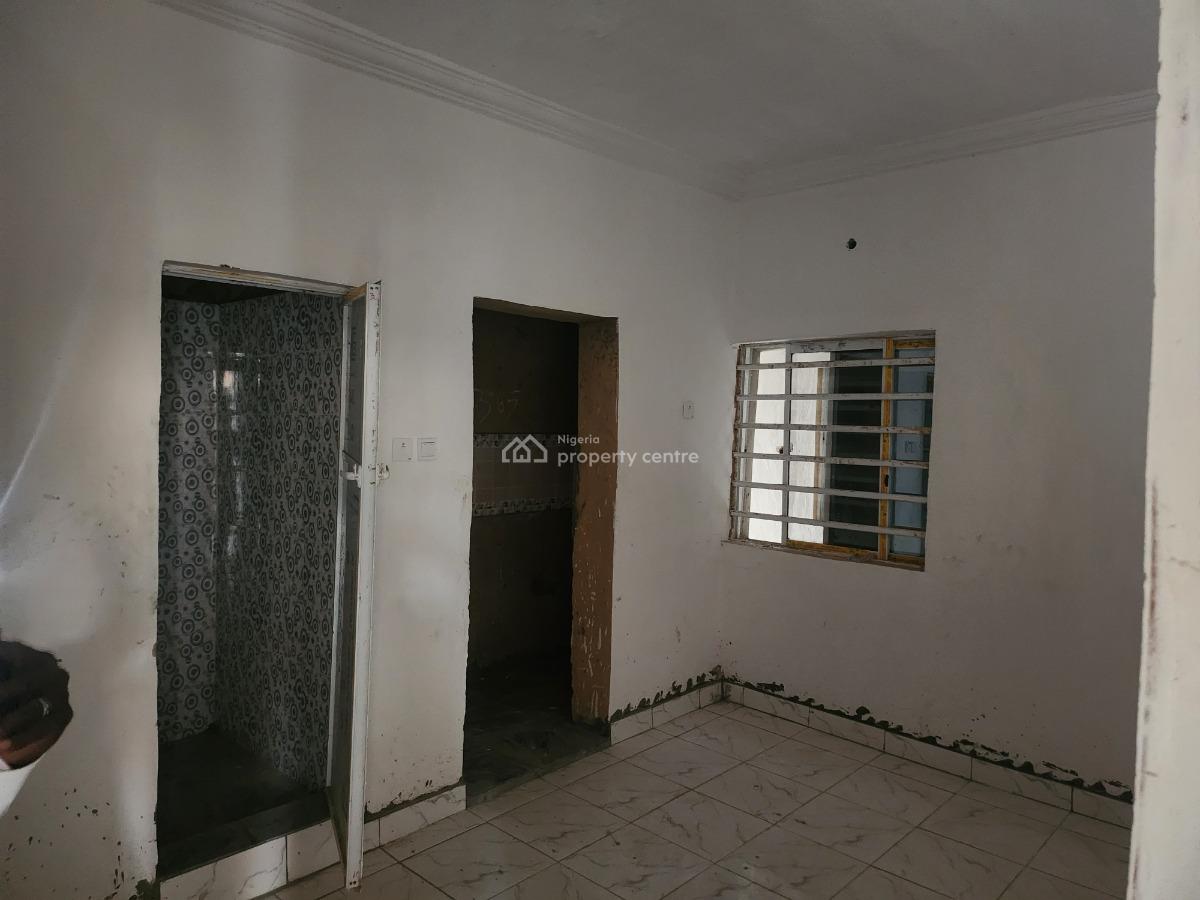 Spacious and Decent Room Self Contain, Gbagada Extension Shomolu, Pedro, Gbagada, Lagos, Self Contain (single Rooms) for Rent
