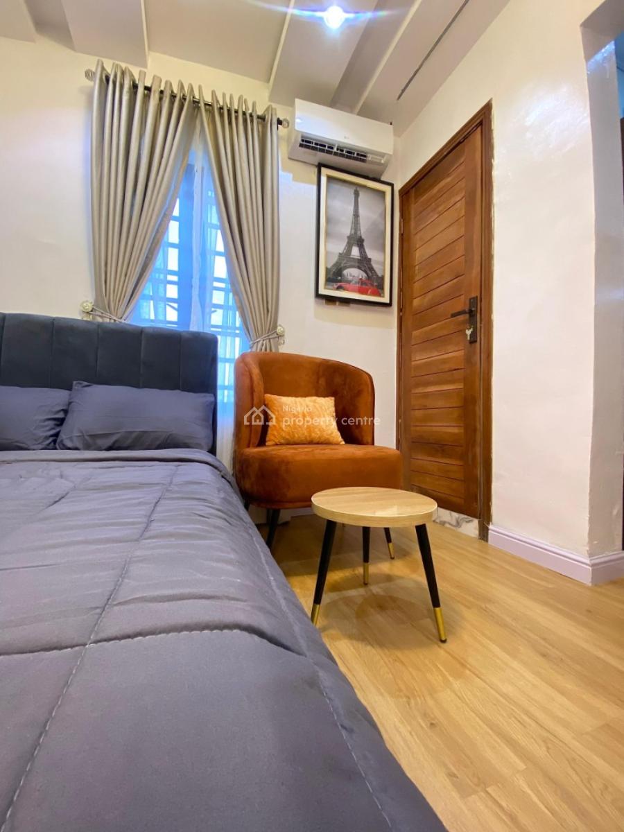 Luxury 1 Bedroom Apartment with Housekeeping and 24hrs Power Supply, Refrigerator,netflix and Cookware, Yaba, Lagos, Flat / Apartment Short Let