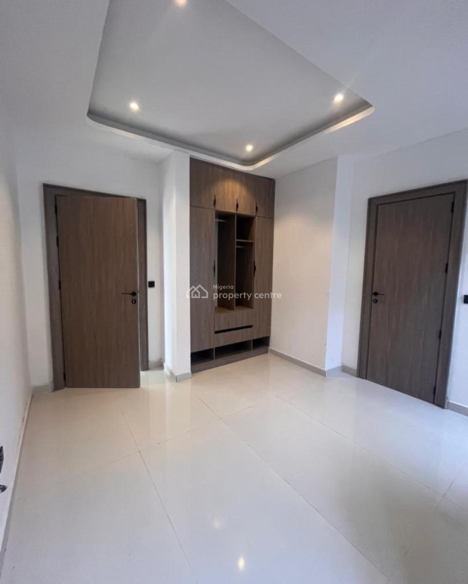 Lovely 2 Bedroom Apartment, Lekki Phase 1, Lekki, Lagos, Block of Flats for Sale