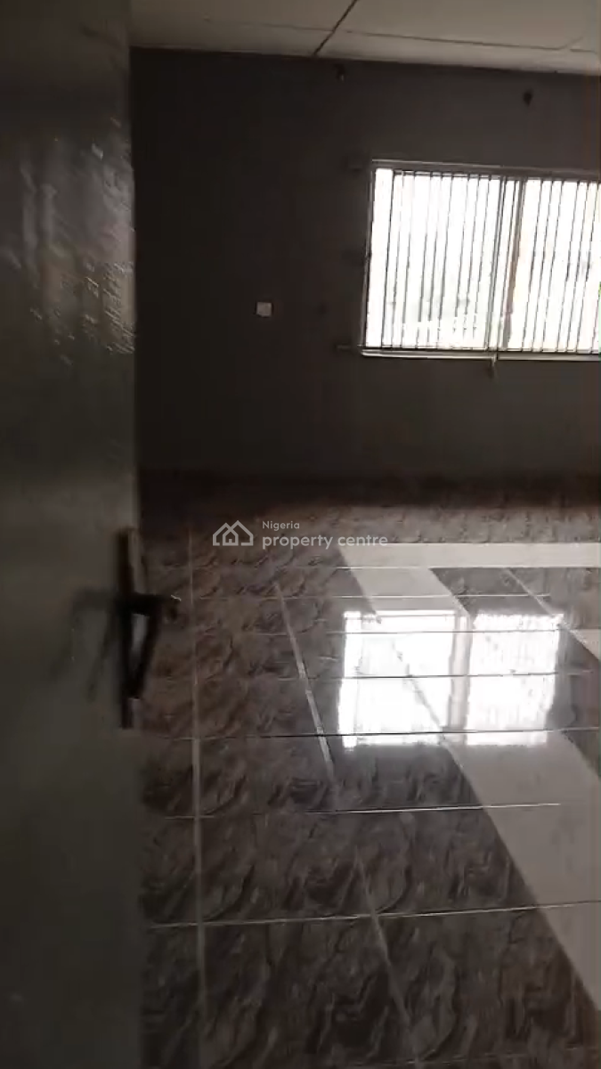 3 Bedroom Upstairs, Owolabi Mainland, Ago Palace, Isolo, Lagos, Flat / Apartment for Rent