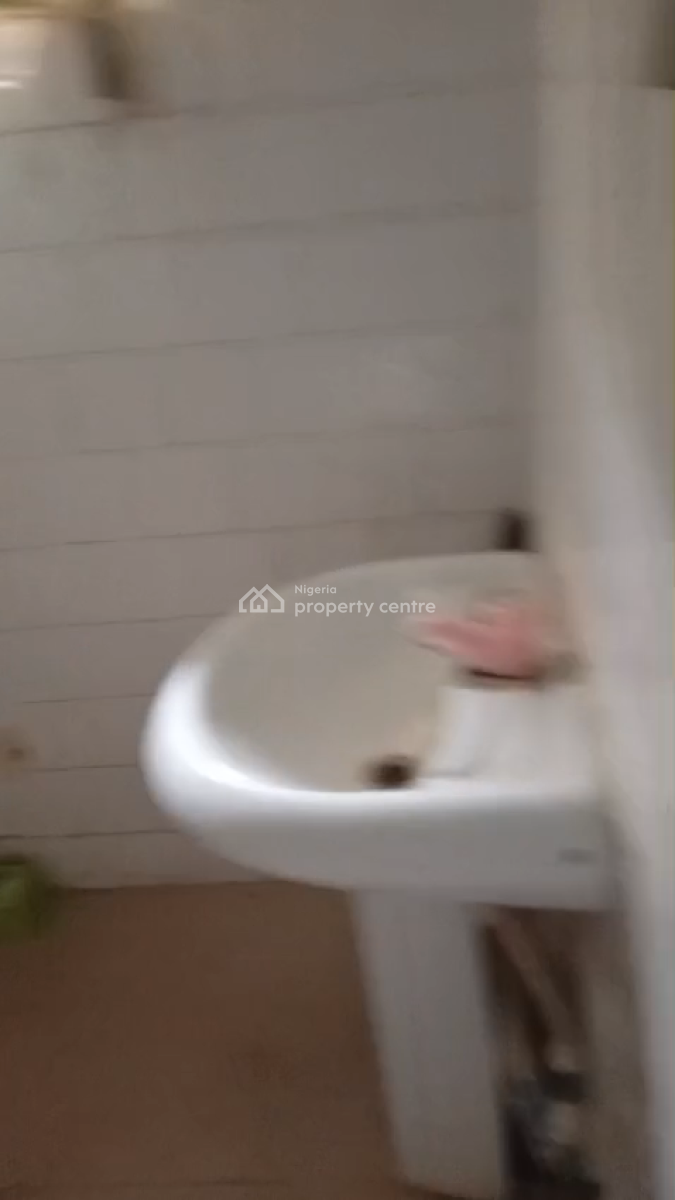 3 Bedroom Upstairs, Owolabi Mainland, Ago Palace, Isolo, Lagos, Flat / Apartment for Rent