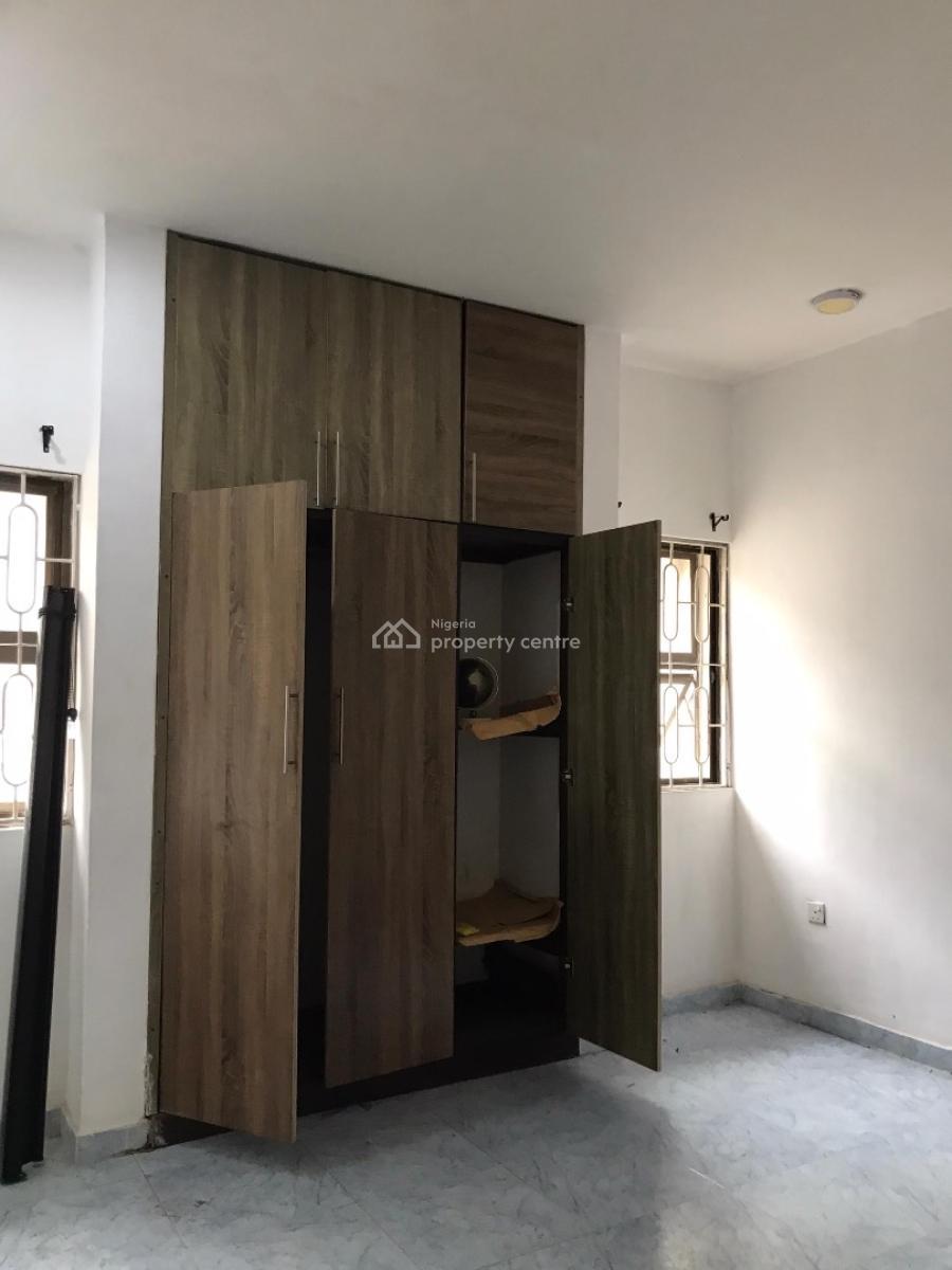 Standard Serviced Mini-flat Upstairs, Lekki Phase 1, Lekki, Lagos, Flat / Apartment for Rent
