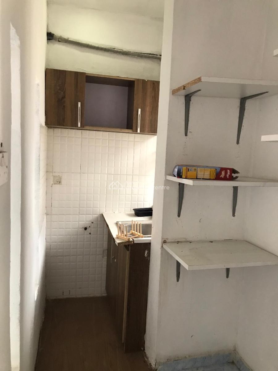 Standard Serviced Mini-flat Upstairs, Lekki Phase 1, Lekki, Lagos, Flat / Apartment for Rent