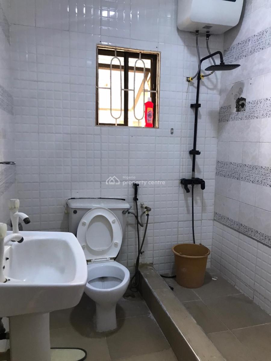 Standard Serviced Mini-flat Upstairs, Lekki Phase 1, Lekki, Lagos, Flat / Apartment for Rent