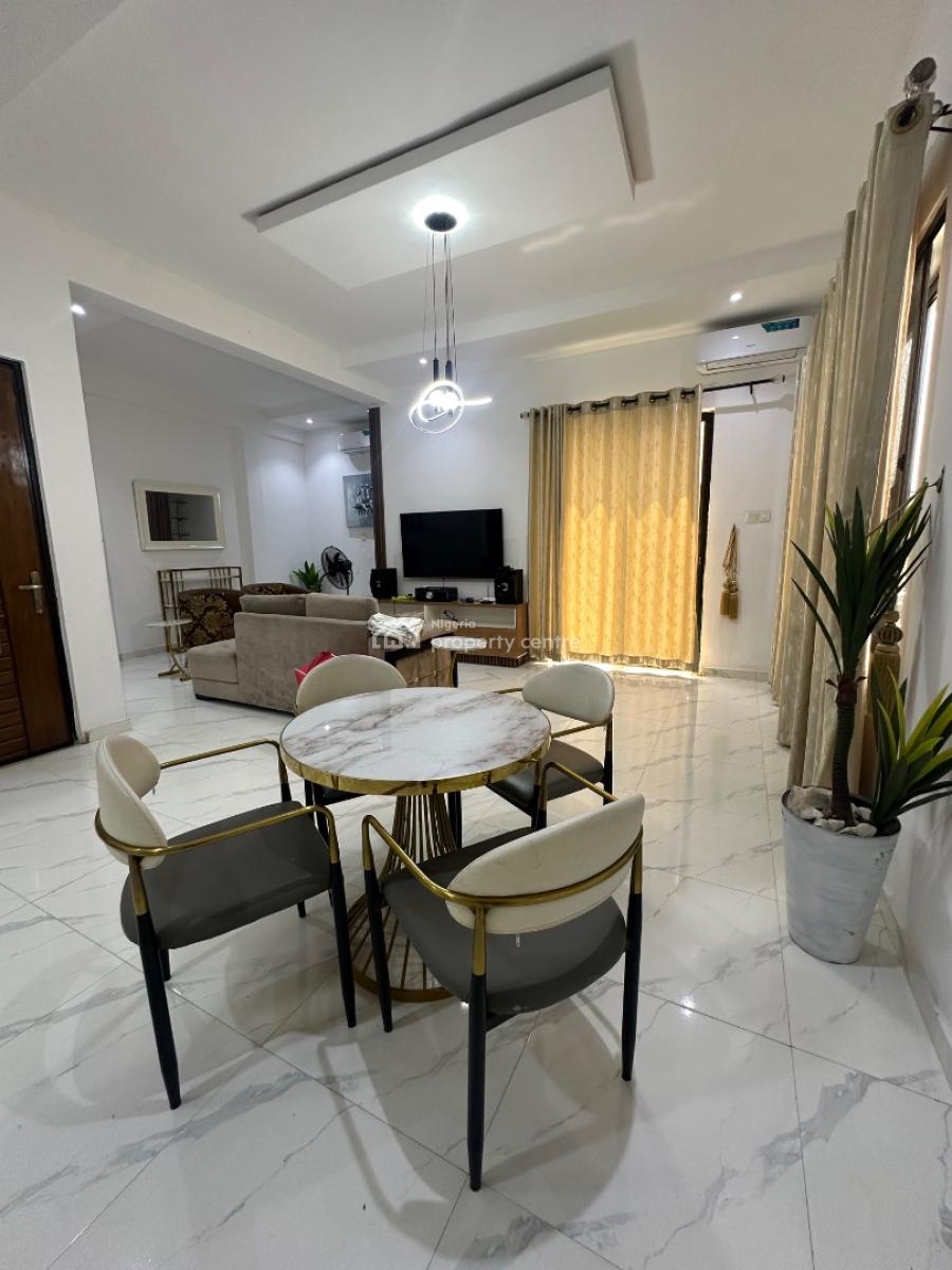 Beautiful 2 Bedroom Apartment, Off Isaac John Street, Ikeja Gra, Ikeja, Lagos, Flat / Apartment Short Let