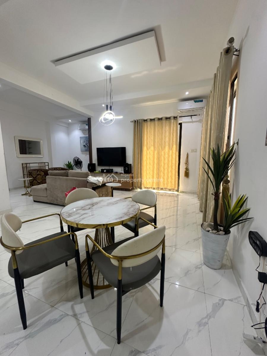 Beautiful 2 Bedroom Apartment, Off Isaac John Street, Ikeja Gra, Ikeja, Lagos, Flat / Apartment Short Let