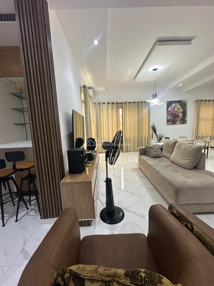 Beautiful 2 Bedroom Apartment, Off Isaac John Street, Ikeja Gra, Ikeja, Lagos, Flat / Apartment Short Let