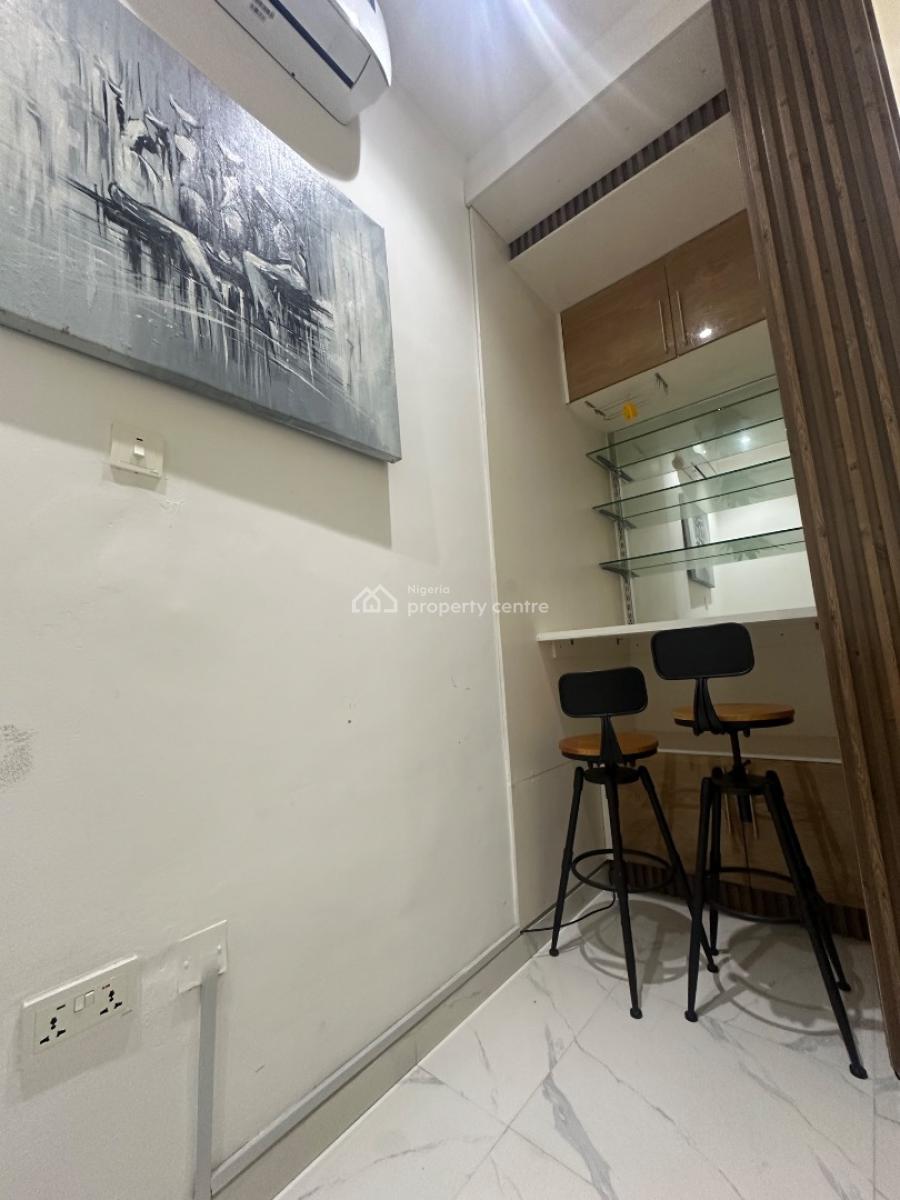 Beautiful 2 Bedroom Apartment, Off Isaac John Street, Ikeja Gra, Ikeja, Lagos, Flat / Apartment Short Let