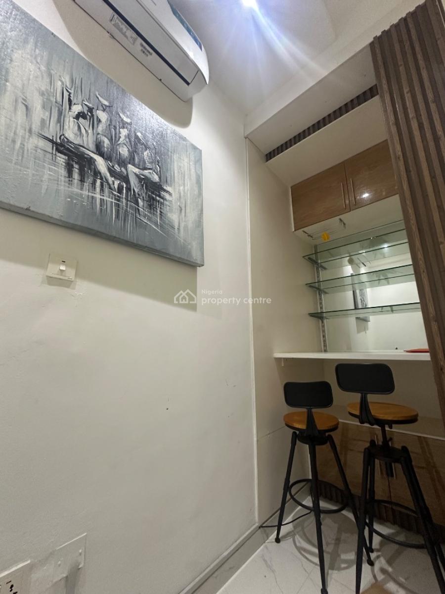 Beautiful 2 Bedroom Apartment, Off Isaac John Street, Ikeja Gra, Ikeja, Lagos, Flat / Apartment Short Let