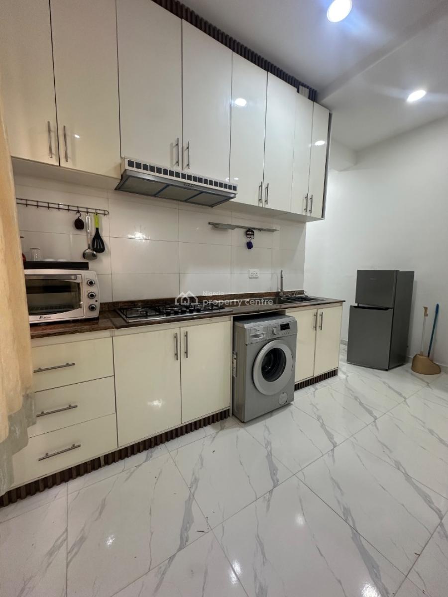 Beautiful 2 Bedroom Apartment, Off Isaac John Street, Ikeja Gra, Ikeja, Lagos, Flat / Apartment Short Let