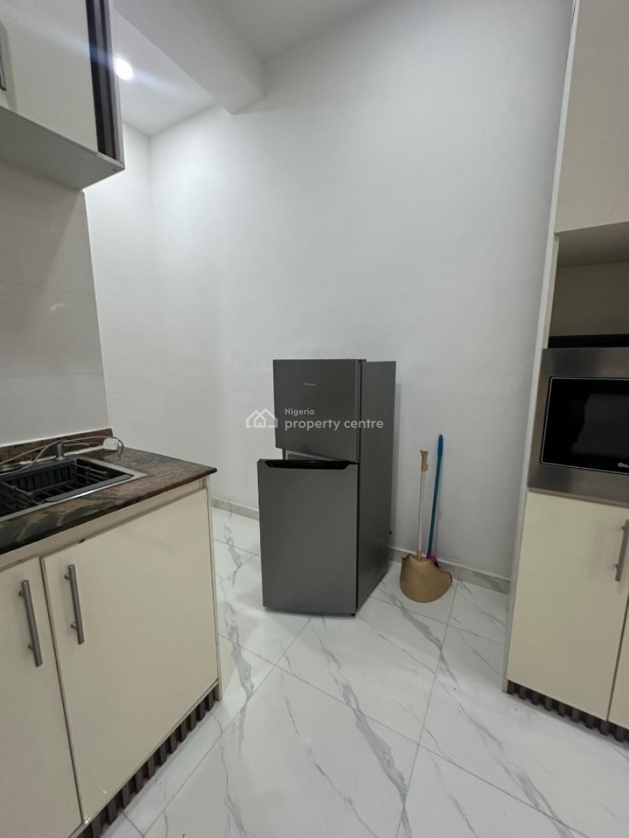 Beautiful 2 Bedroom Apartment, Off Isaac John Street, Ikeja Gra, Ikeja, Lagos, Flat / Apartment Short Let