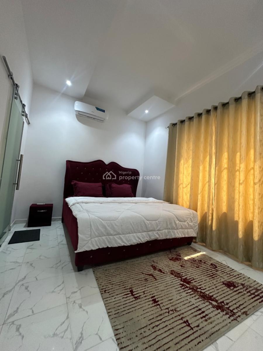 Beautiful 2 Bedroom Apartment, Off Isaac John Street, Ikeja Gra, Ikeja, Lagos, Flat / Apartment Short Let