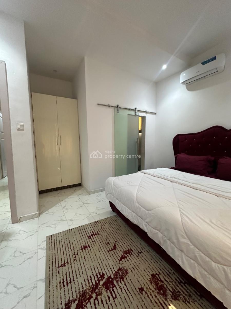 Beautiful 2 Bedroom Apartment, Off Isaac John Street, Ikeja Gra, Ikeja, Lagos, Flat / Apartment Short Let