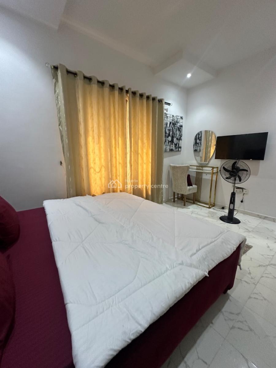 Beautiful 2 Bedroom Apartment, Off Isaac John Street, Ikeja Gra, Ikeja, Lagos, Flat / Apartment Short Let