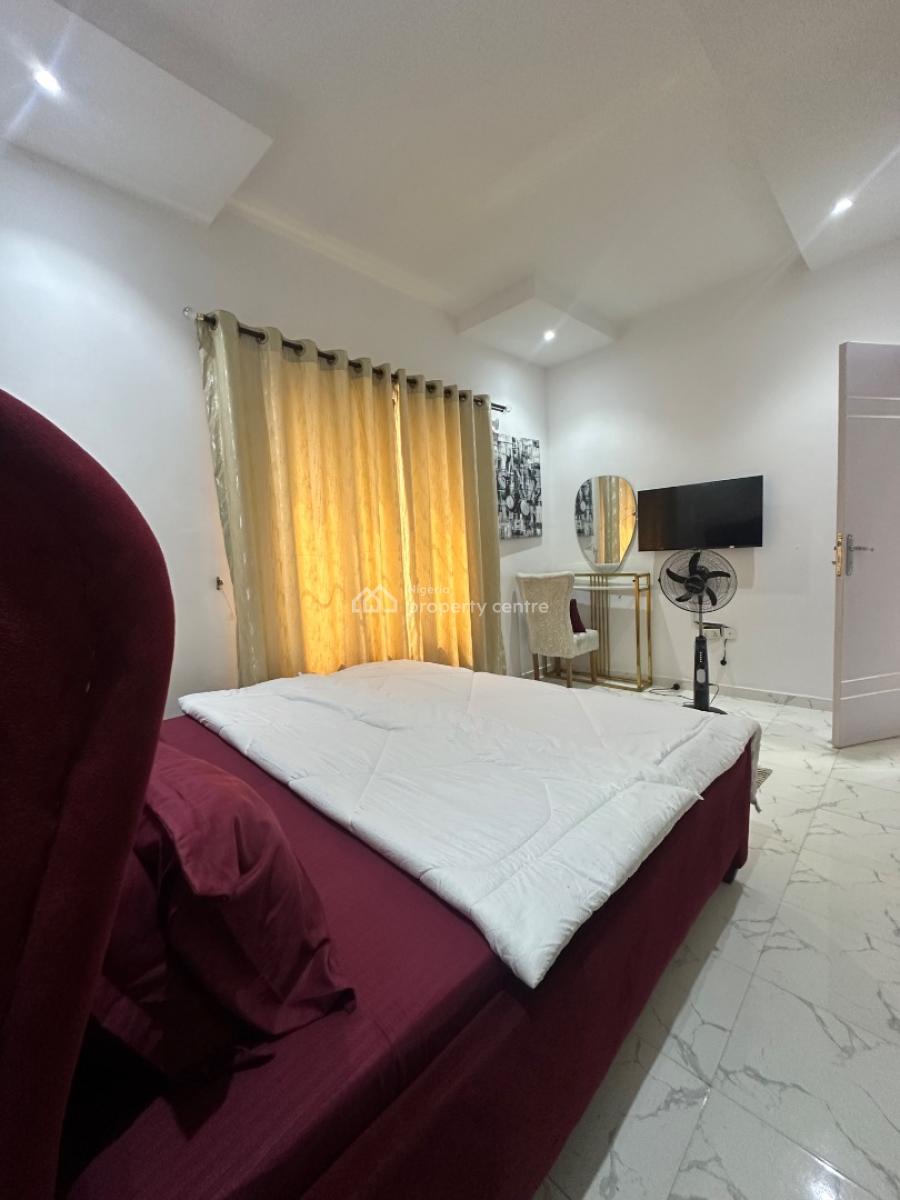 Beautiful 2 Bedroom Apartment, Off Isaac John Street, Ikeja Gra, Ikeja, Lagos, Flat / Apartment Short Let