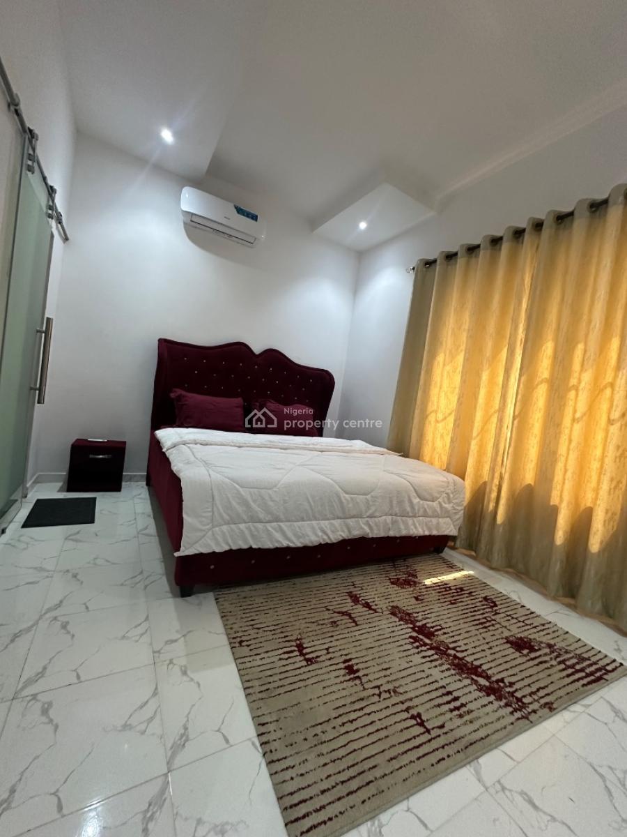 Beautiful 2 Bedroom Apartment, Off Isaac John Street, Ikeja Gra, Ikeja, Lagos, Flat / Apartment Short Let
