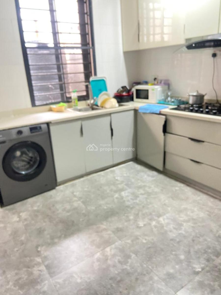 One Bedroom in a 5 Bedrooms Shared Apartment, Atlantic View Estate Alpha Beach Road, Lekki, Lagos, Semi-detached Duplex for Rent