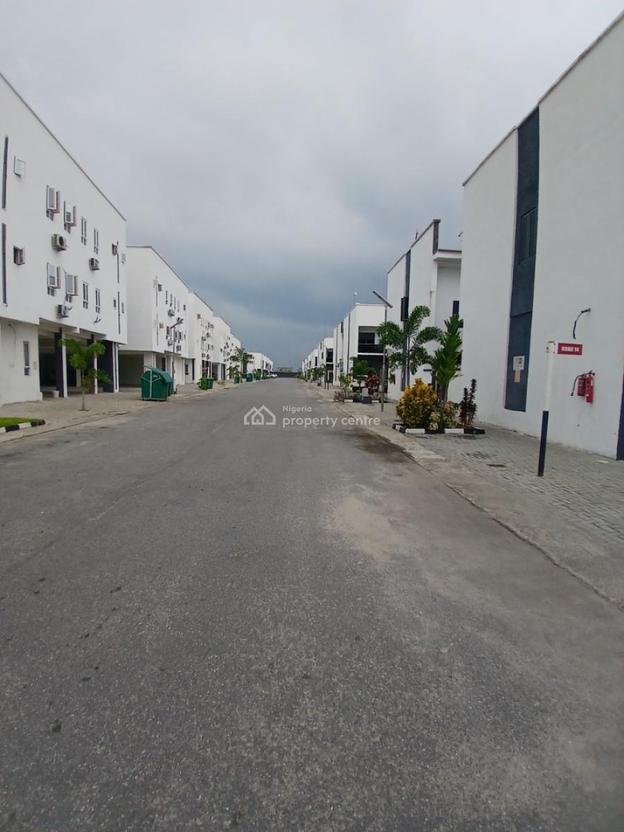 Furnished Rooms with Shared Parlour, 24 Hours Light,swimming Pool, Gym, Citadel View Estate  Along Ogombo Road, Ajah, Lagos, Flat / Apartment for Rent