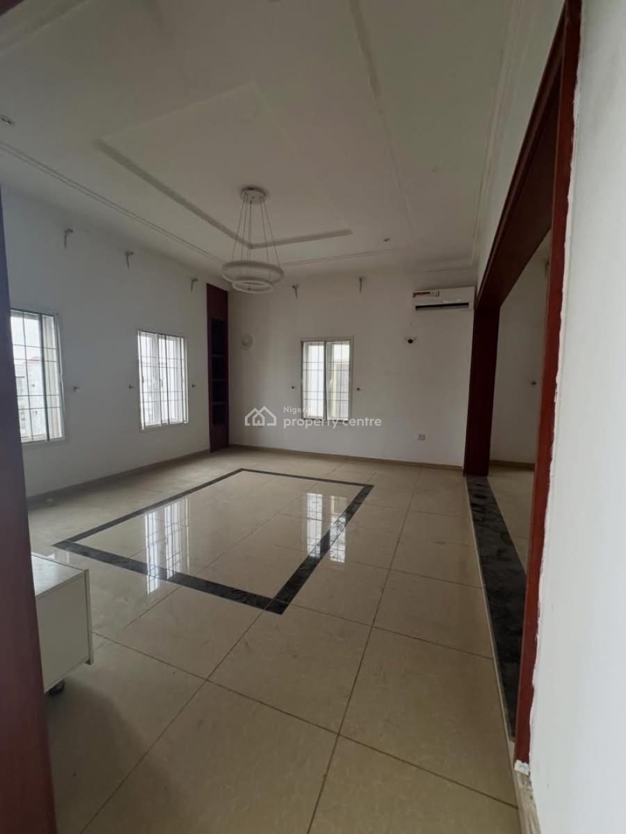 Luxury 3 Bedroom Serviced &  Spacious Apartment, Up Floor, Katampe Extension, Katampe, Abuja, Flat / Apartment for Sale