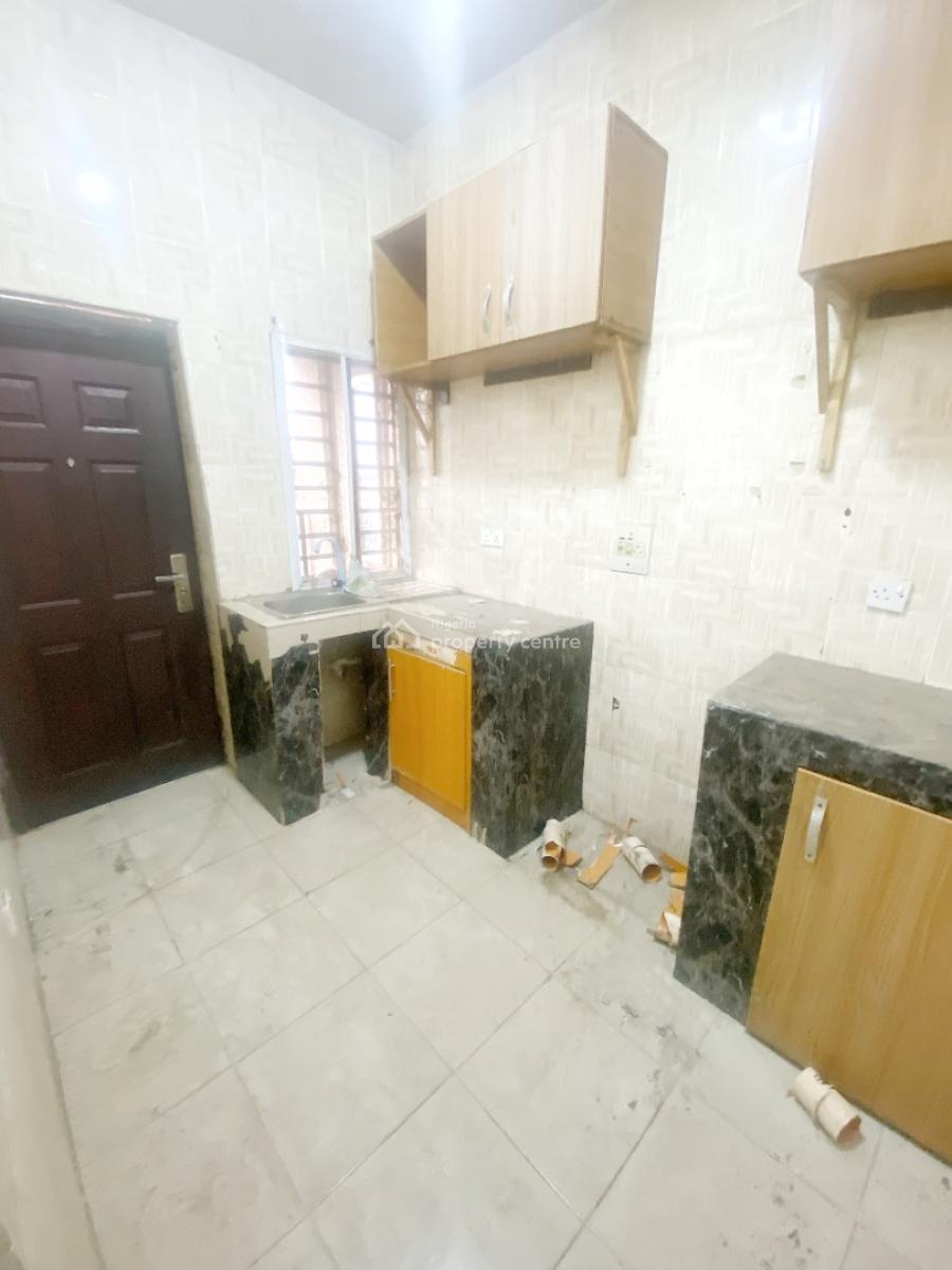 a Well Maintained Spacious 3 Bedroom Flat, Olowora, Omole Phase 2, Ikeja, Lagos, Flat / Apartment for Rent