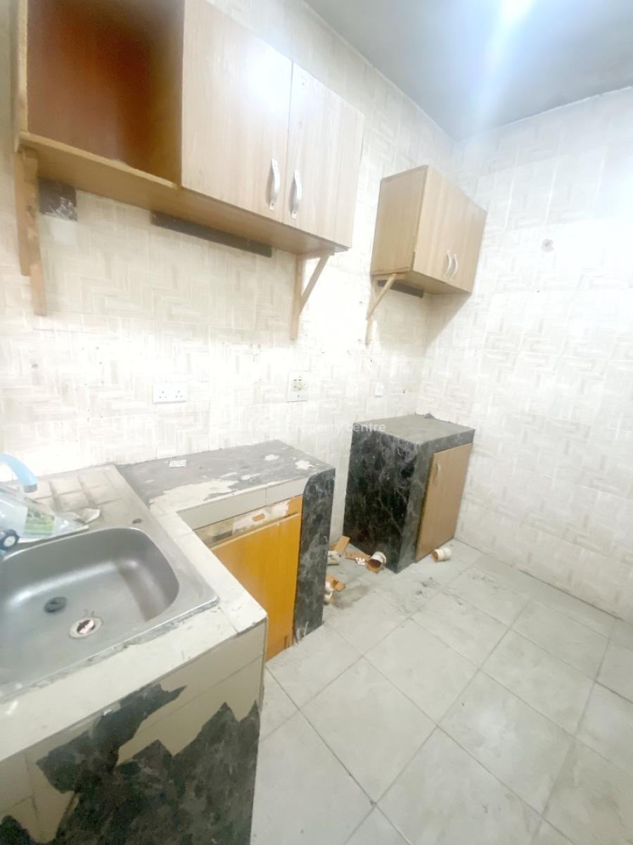 a Well Maintained Spacious 3 Bedroom Flat, Olowora, Omole Phase 2, Ikeja, Lagos, Flat / Apartment for Rent