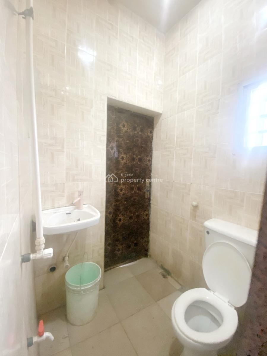 a Well Maintained Spacious 3 Bedroom Flat, Olowora, Omole Phase 2, Ikeja, Lagos, Flat / Apartment for Rent