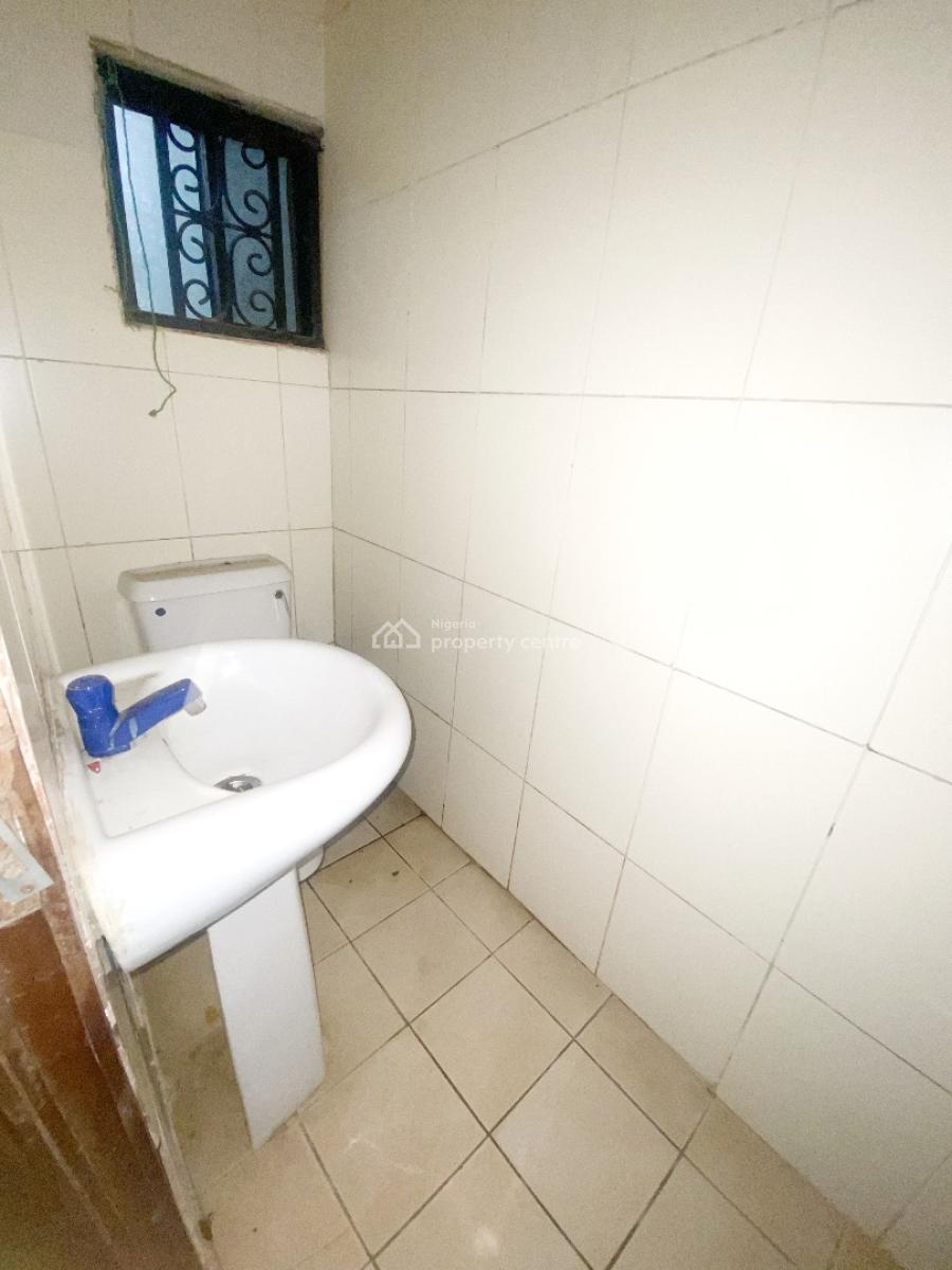 a Well Maintained Spacious 3 Bedroom Flat, Gra Phase 1, Magodo, Lagos, Flat / Apartment for Rent