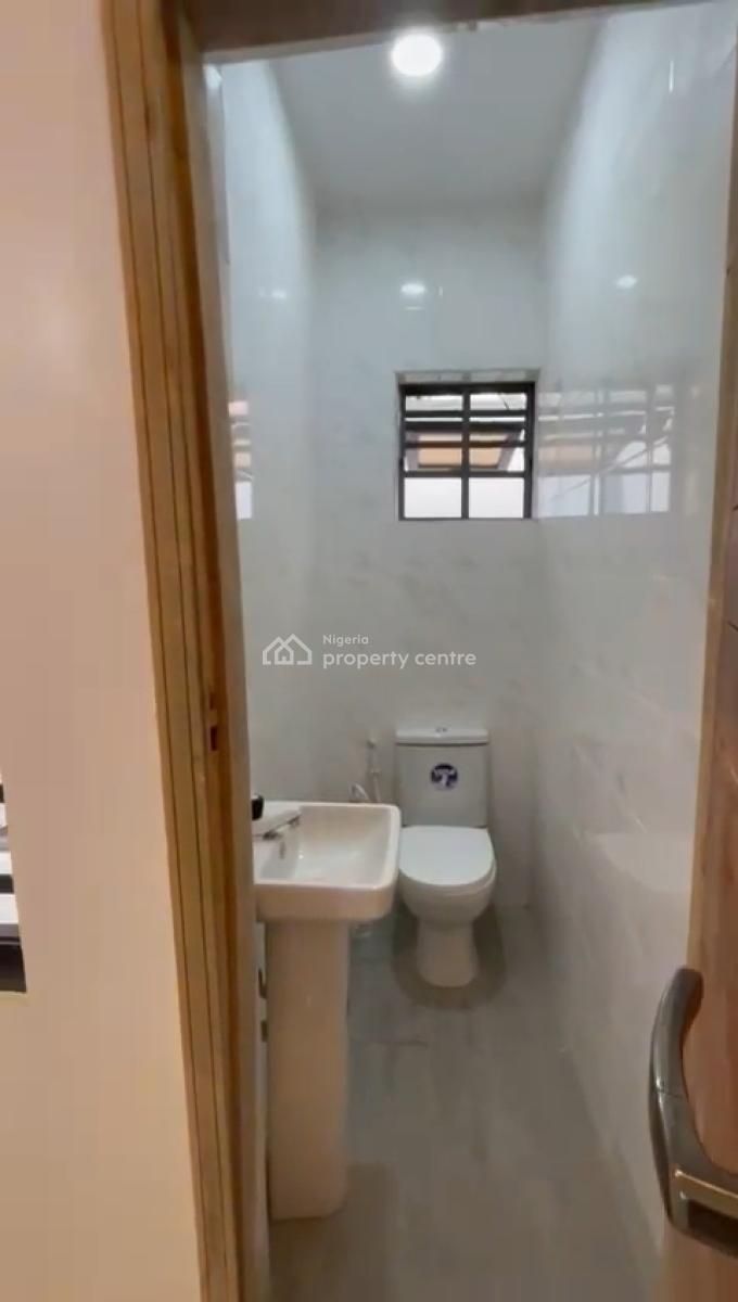 Executive 2bedroom Ensuite, Cement Proximity to Ikeja, Ikeja, Lagos, Flat / Apartment for Rent