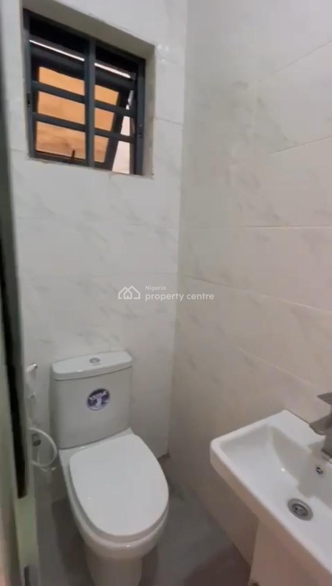 Executive 2bedroom Ensuite, Cement Proximity to Ikeja, Ikeja, Lagos, Flat / Apartment for Rent