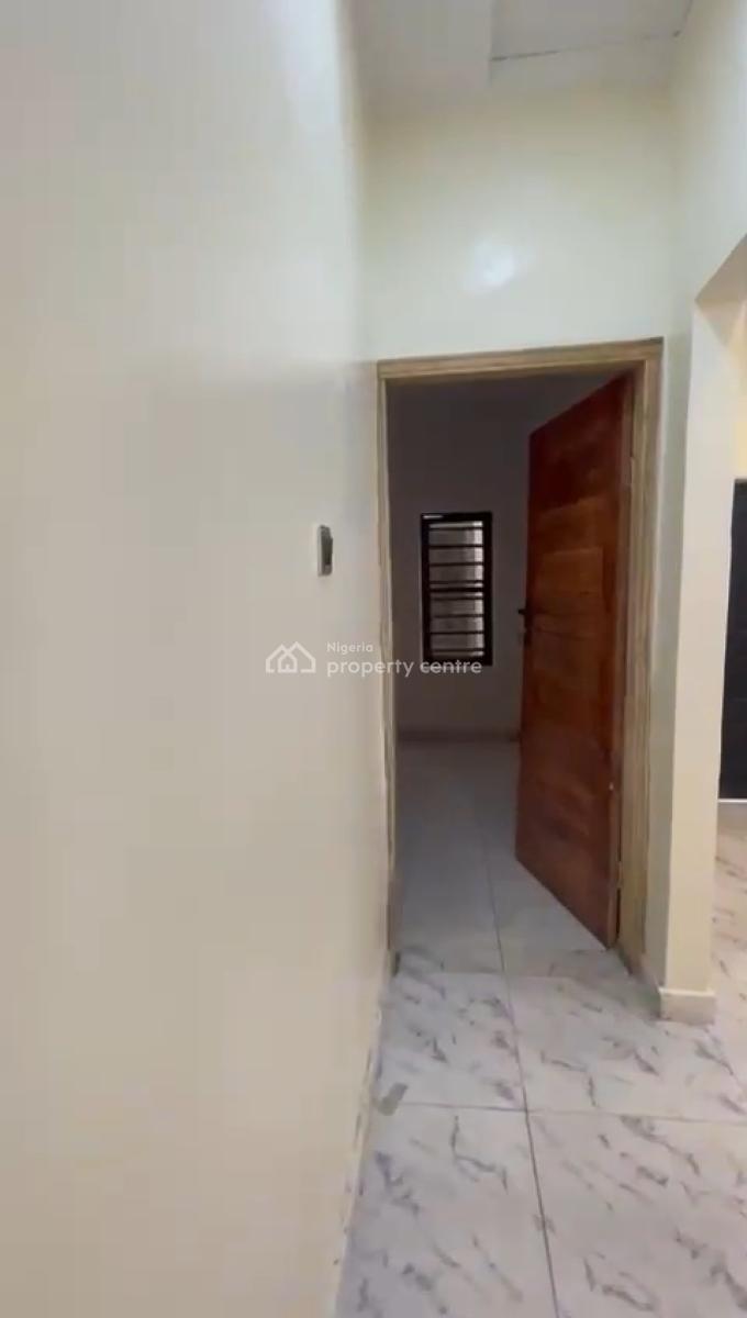 Executive 2bedroom Ensuite, Cement Proximity to Ikeja, Ikeja, Lagos, Flat / Apartment for Rent