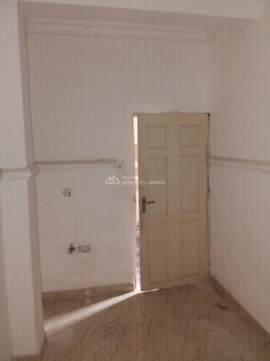 Miniflat Upstairs, Gated Estate Off Orchid Road, Lekki, Lagos, Mini Flat (room and Parlour) for Rent