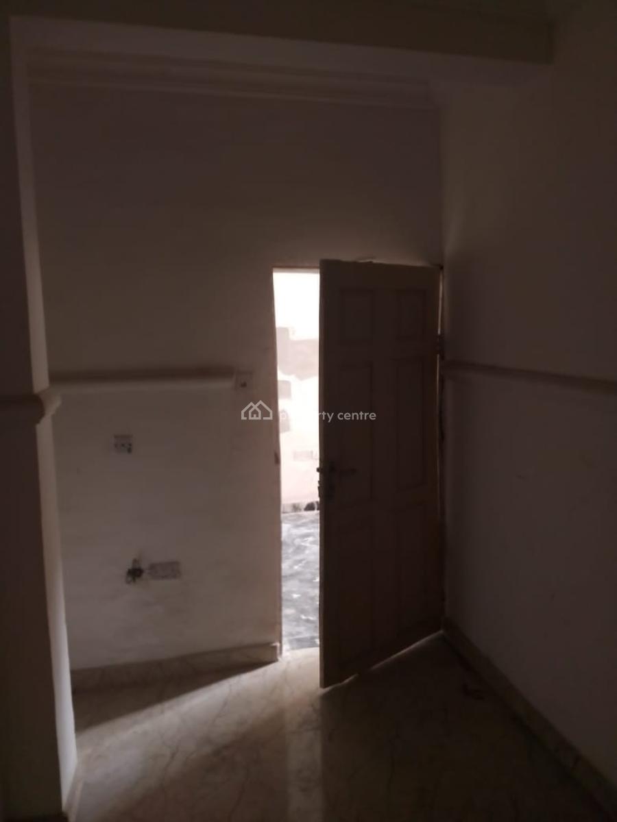 Miniflat Upstairs, Gated Estate Off Orchid Road, Lekki, Lagos, Mini Flat (room and Parlour) for Rent